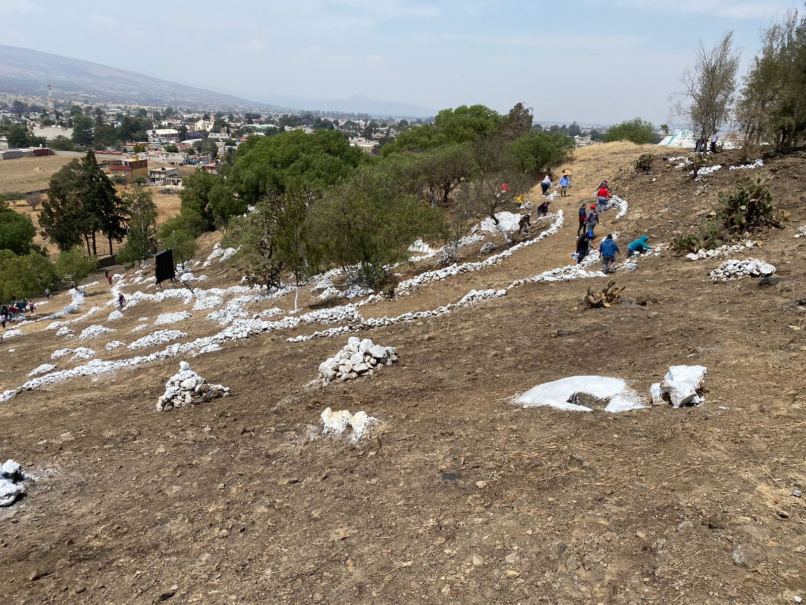 1679860280 48 SemanaSanta2023 Faena SanPedroCerroDeLaCrucifixion En preparacion para r