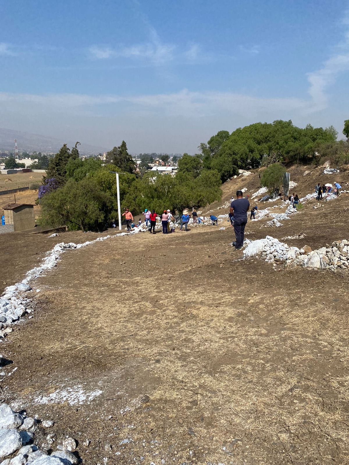 1679860289 884 SemanaSanta2023 Faena SanPedroCerroDeLaCrucifixion En preparacion para r