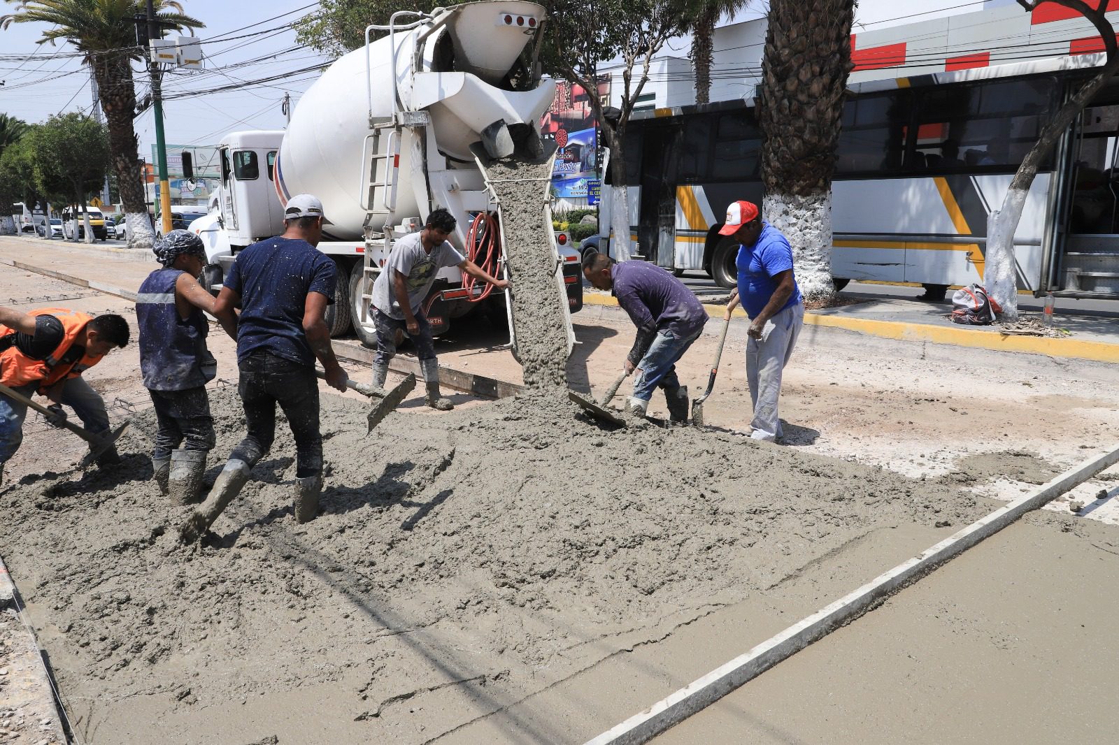 1680028635 887 Los trabajos de repavimentacion de la calzada de Guadalupe continuan