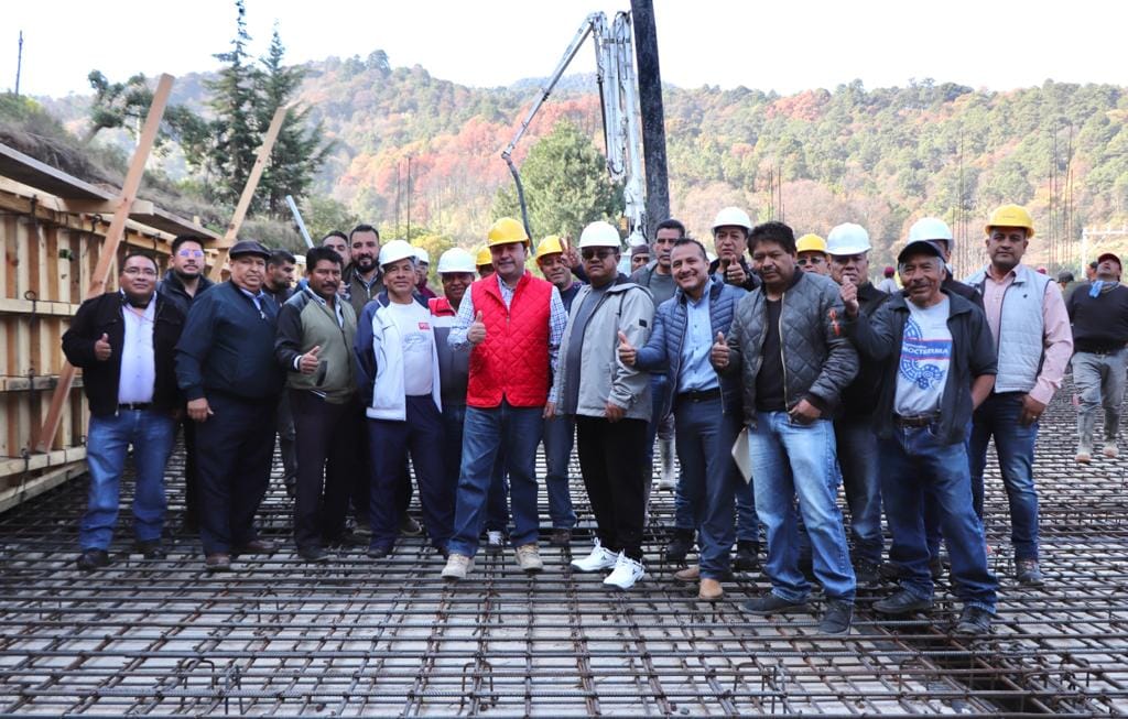 1680034996 213 A traves de la construccion de la alberca semiolimpica de