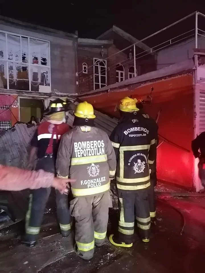 1680097636 Nuestro equipo de Proteccion Civil y Bomberos presta auxilio a jpg