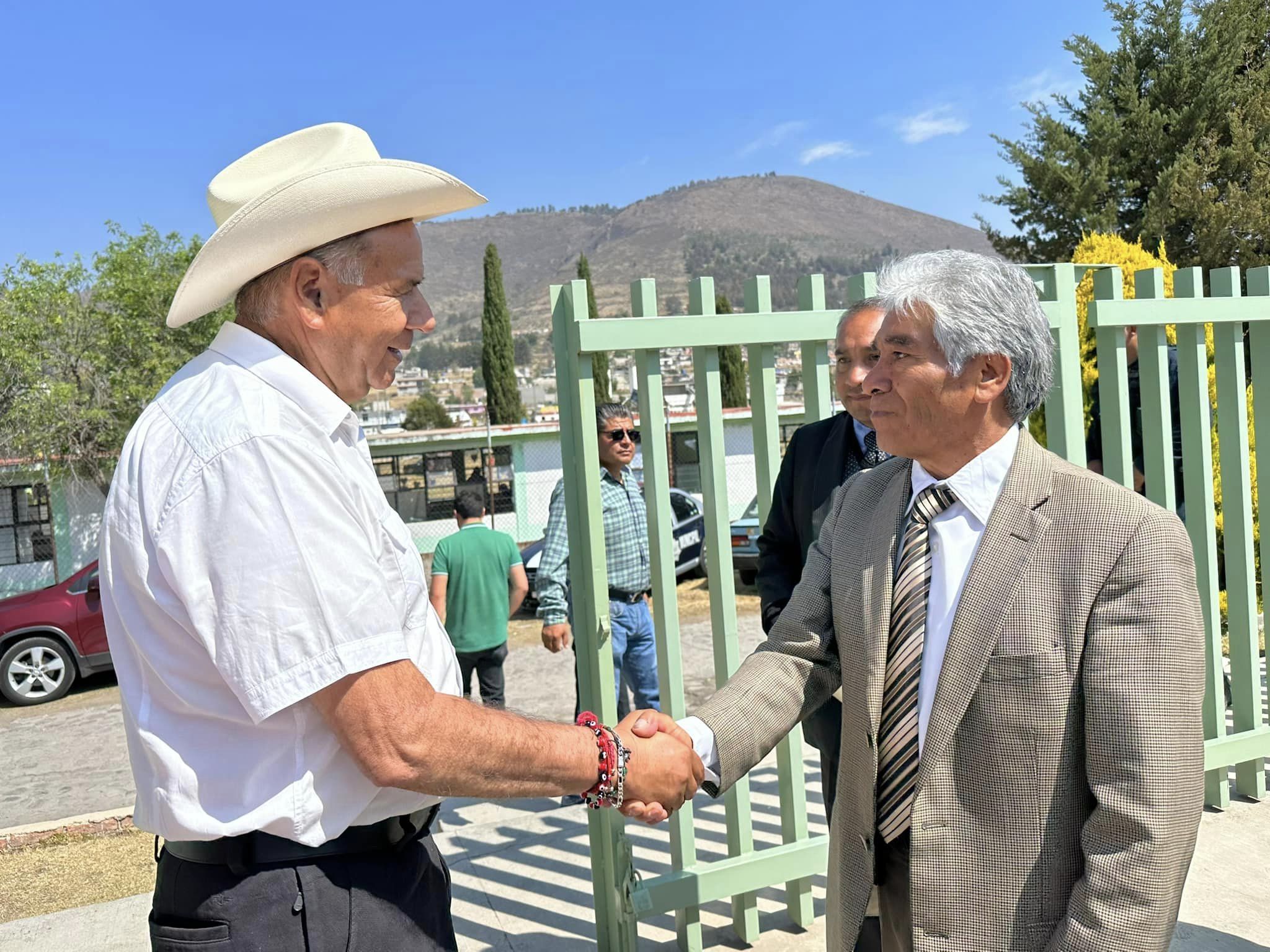 1680131415 394 Esta manana el Presidente Municipal Jesus Cedillo Gonzalez visito a