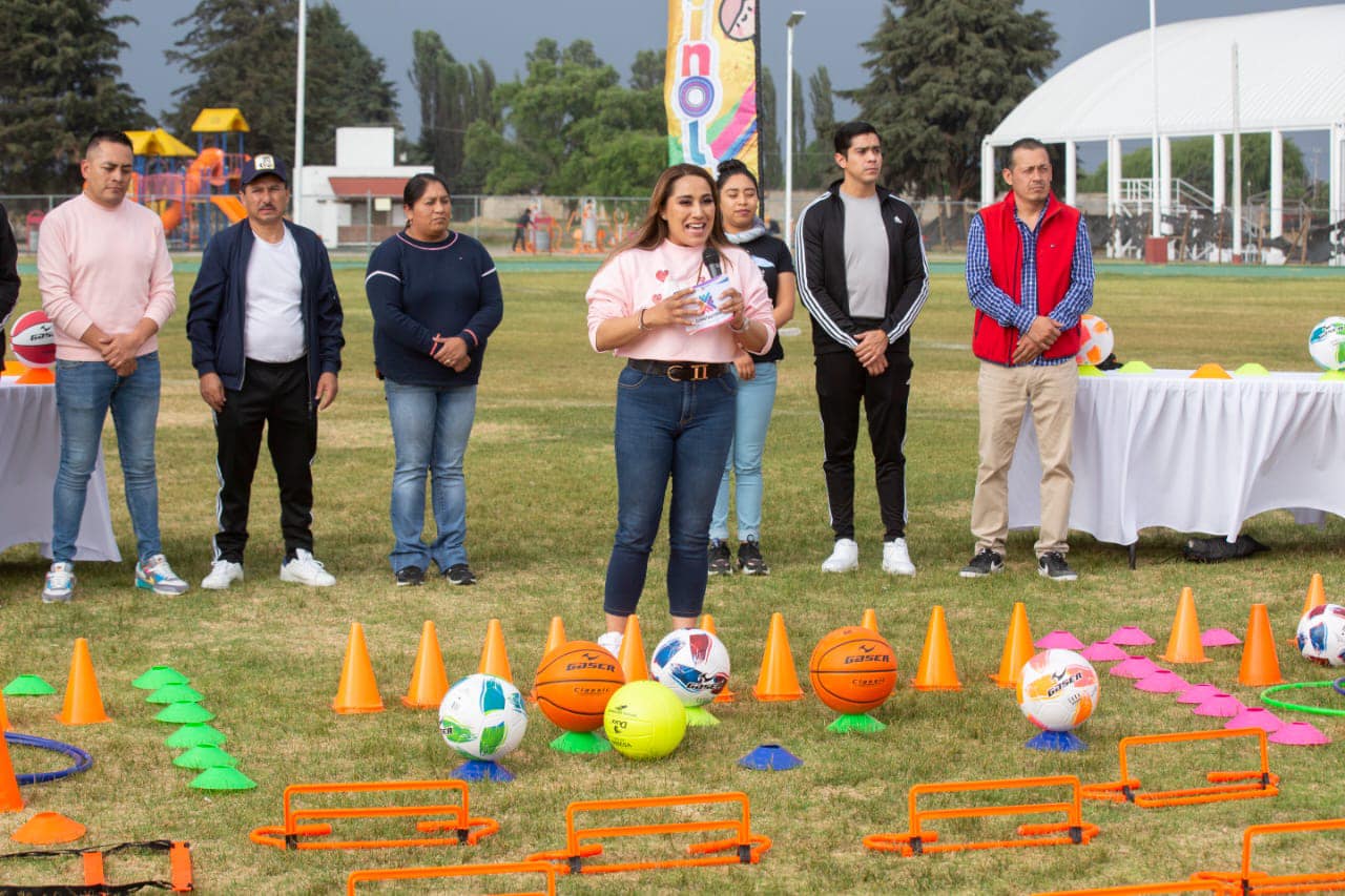 1680181768 303 Para que nuestras ninas y ninos sigan haciendo deporte entregamos