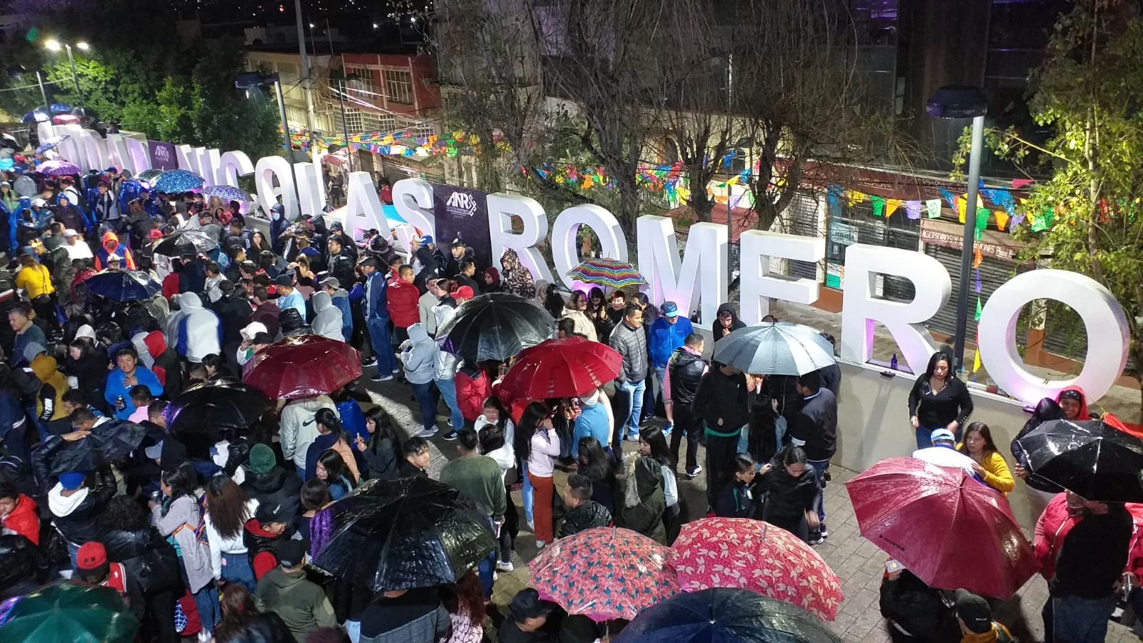 1680182123 350 Ni siquiera la lluvia nos impidio bailar al ritmo de