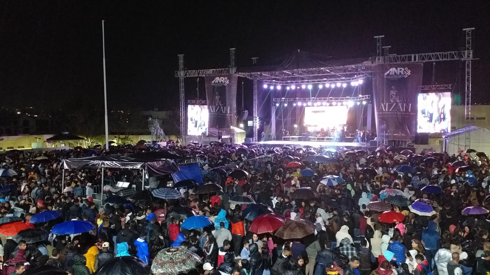 1680182128 817 Ni siquiera la lluvia nos impidio bailar al ritmo de