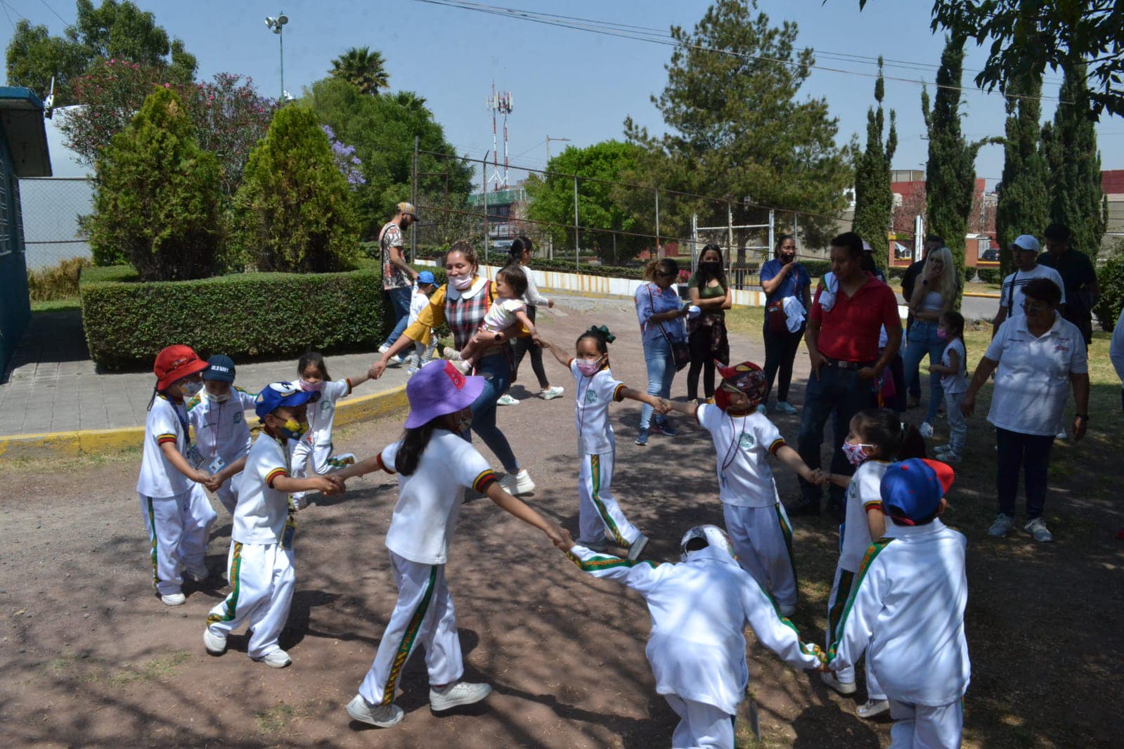 1680184155 257 El vivero municipal recibio una visita muy especial de los