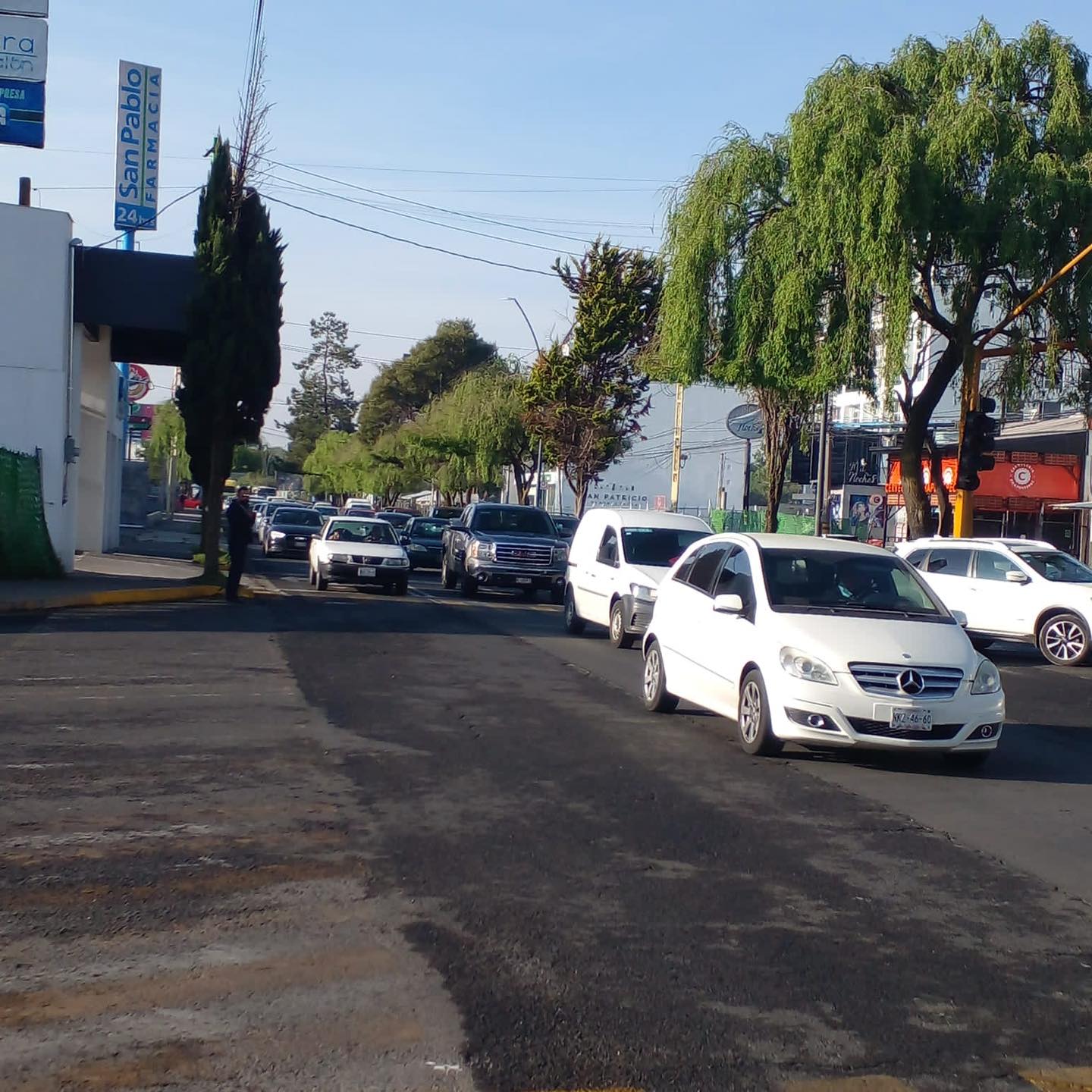 1680190452 809 Toma precauciones Los semaforos del cruce de Av Tecnologico y