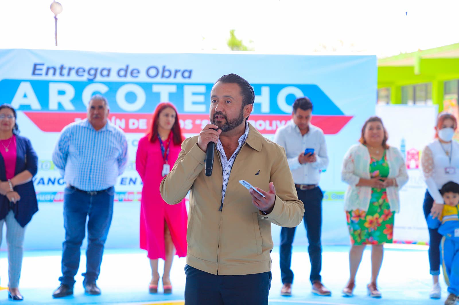 1680191600 675 Durante la entrega del arcotechos en el Jardin de Ninos