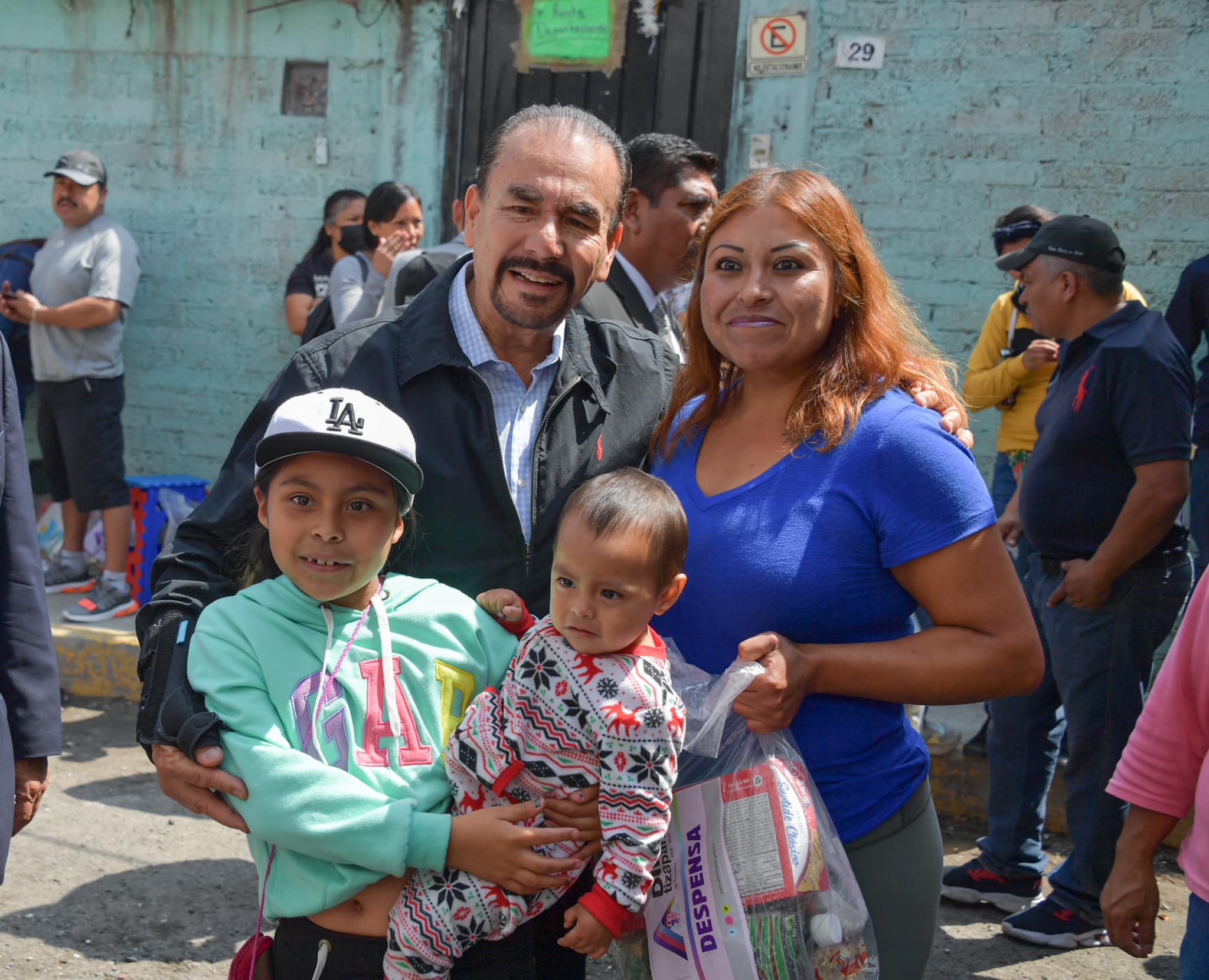 1680192252 203 Hoy en Ampliacion Lomas de Tepalcapa fueron repartidos paquetes de