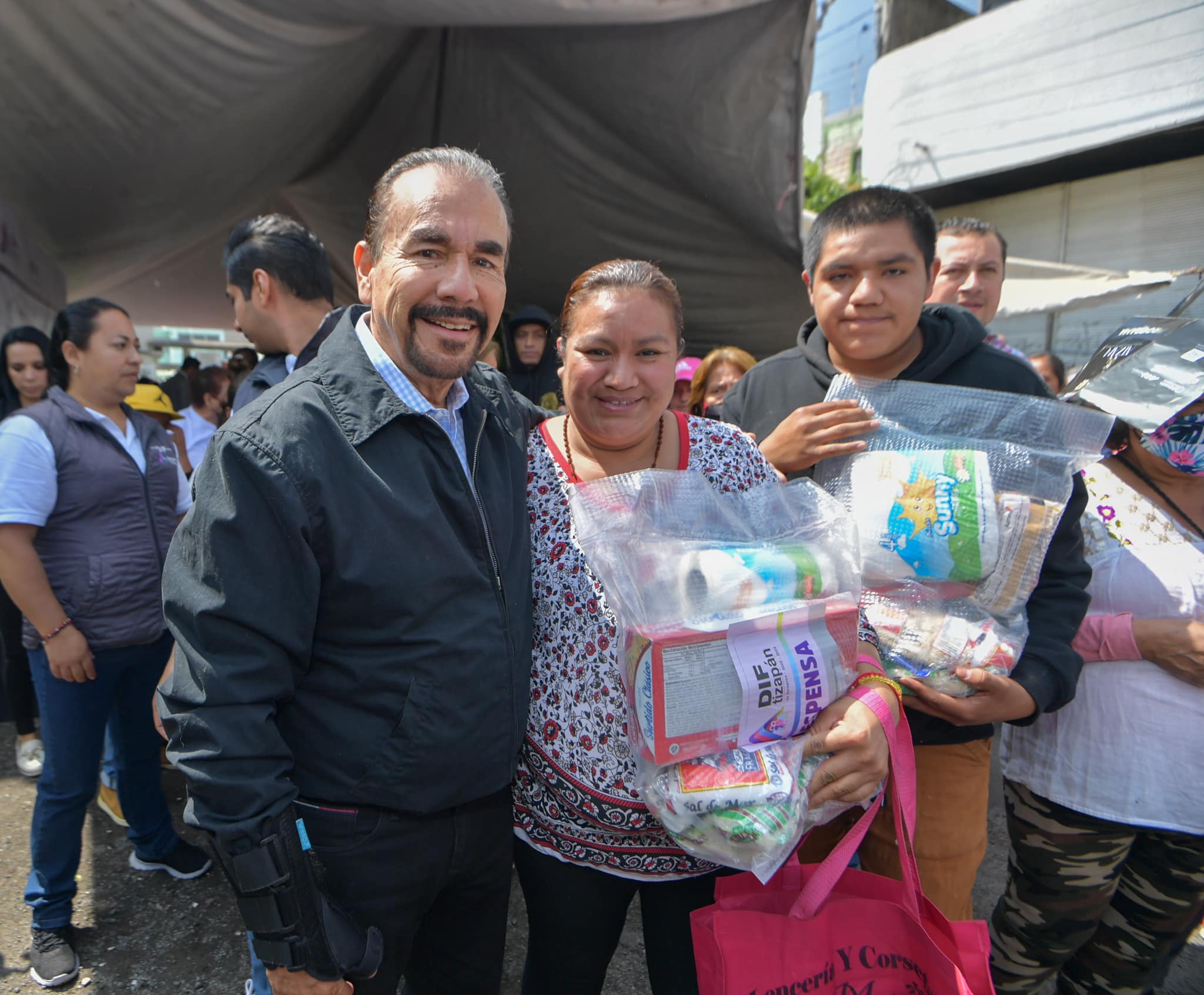 1680192260 42 Hoy en Ampliacion Lomas de Tepalcapa fueron repartidos paquetes de