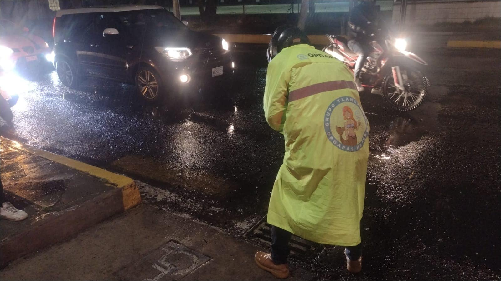 1680198060 Noche de lluvia y GrupoTlanchana lo sabe Estamos pendientes de