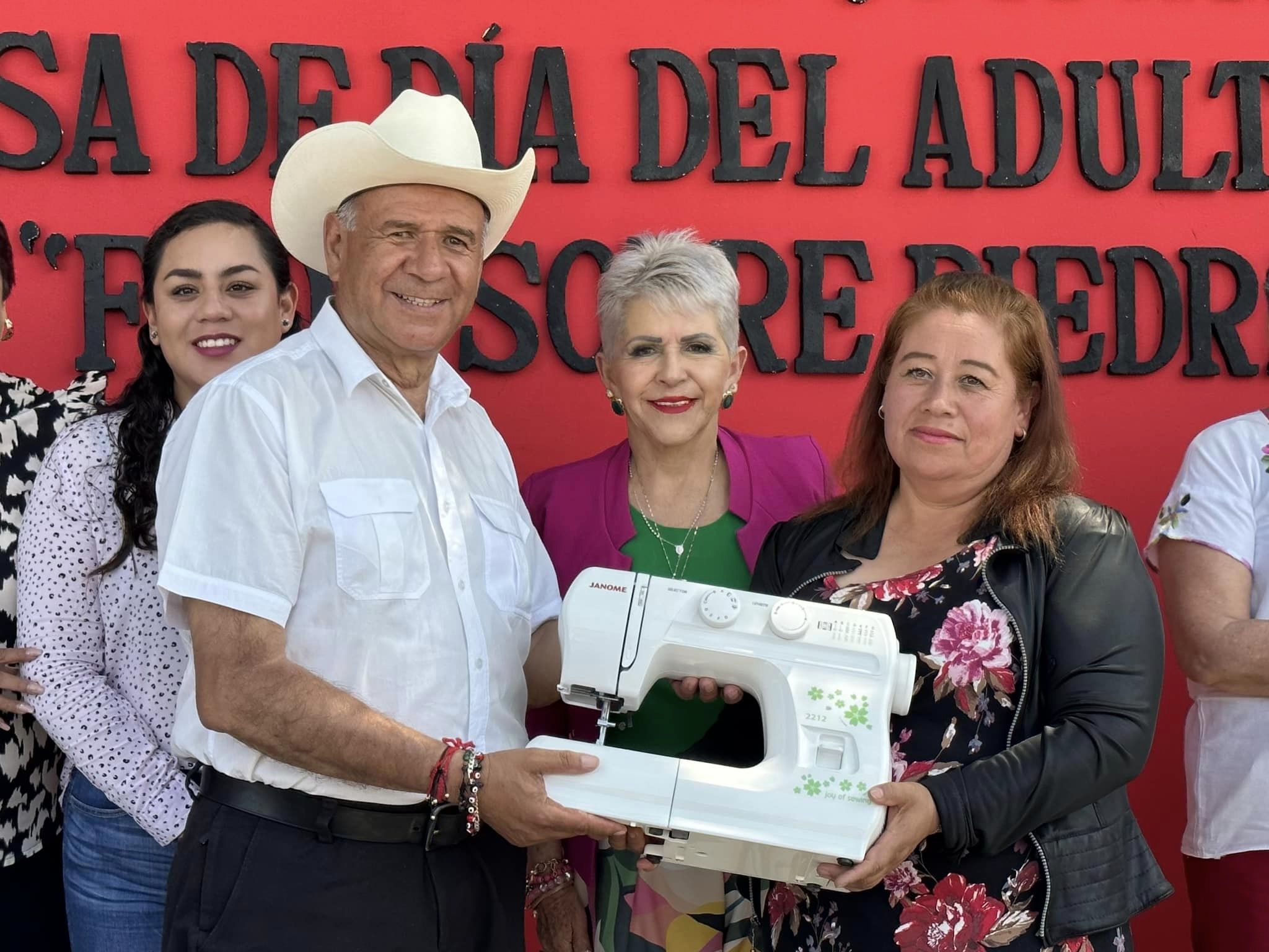 1680198323 676 Las casas de dia del adulto mayor son espacios que