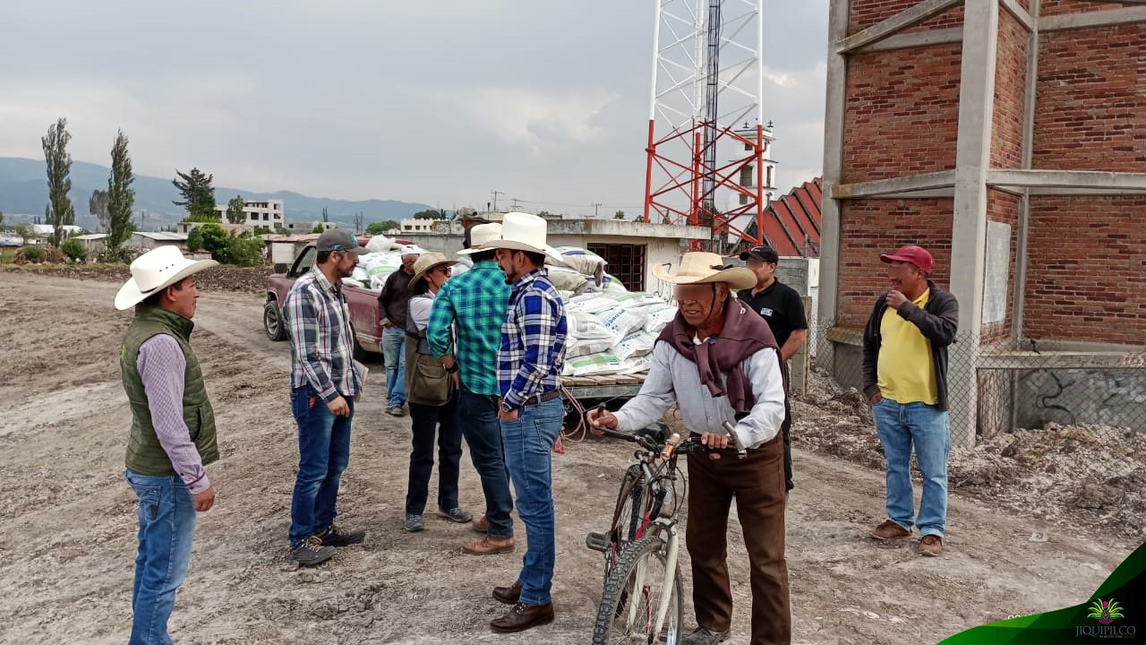 1680206120 292 Personal de la JefaturaAcuicola perteneciente a la Direccion del Campo