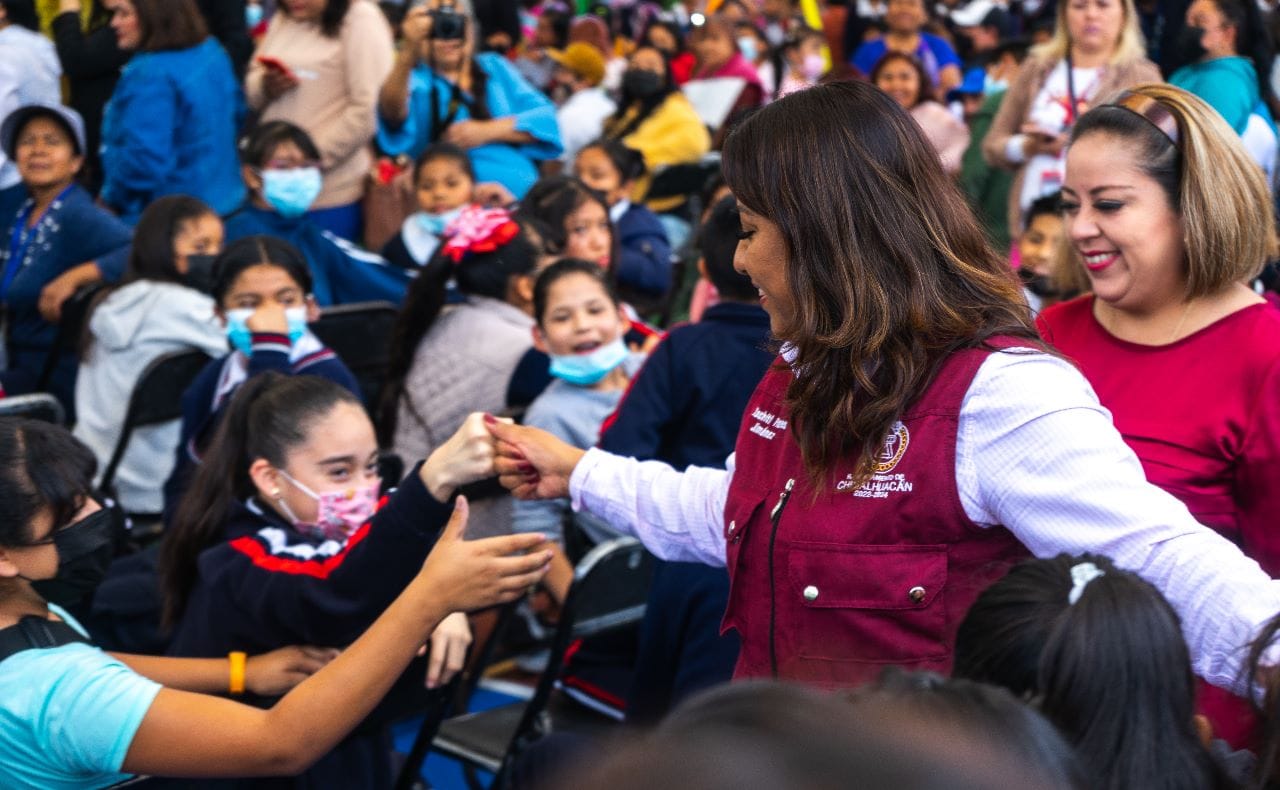 1680206835 362 ENTREGAN UN TECHADO MAS EN PRIMARIA DE CHIMALHUACAN