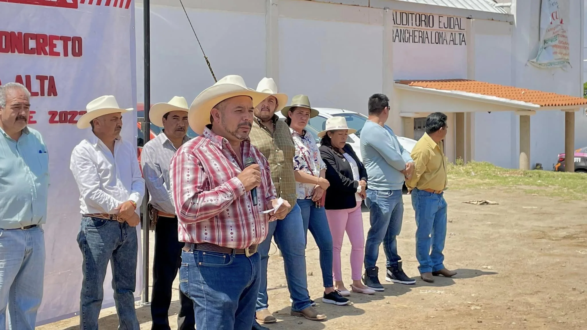 1680303690 En la comunidad de Loma Alta Villa continuamos trabajando en jpg