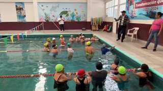 Clases de Natacion a Adultos Mayores Para mayor informacion acude