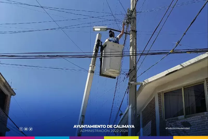 Continuamos con la reparacion de alumbrado publico en calles de jpg