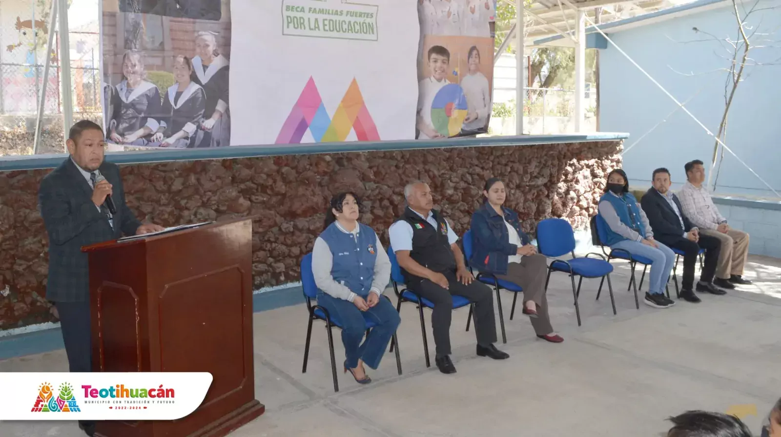 Este dia el Director de la Escuela Normal de Teotihuacan jpg