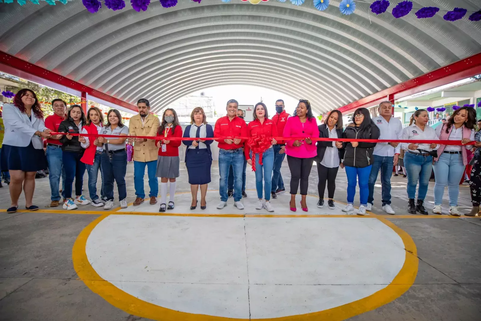 Nuestro presidente municipal David Sanchez Isidoro acompanado de su esposa jpg