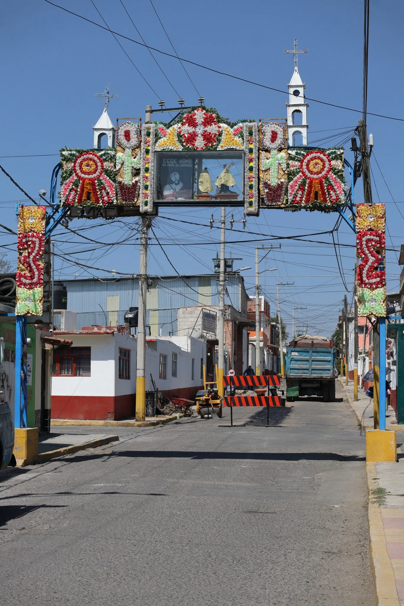 Nuestros companeros de Obras Publicas estan llevando a cabo trabajos jpg