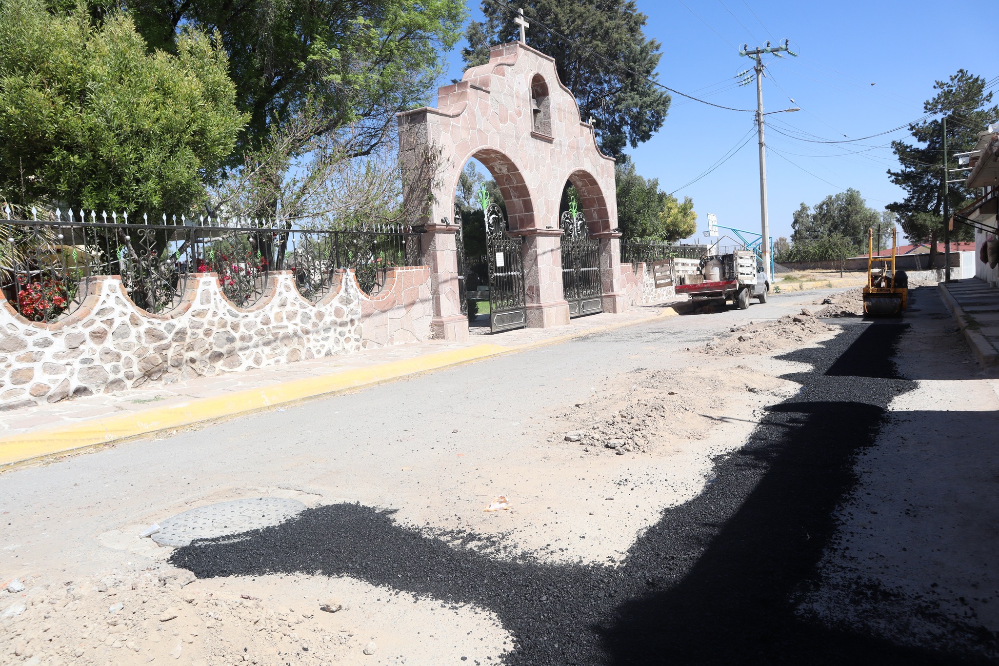 Por segundo dia consecutivo estamos realizando trabajos de bacheo en