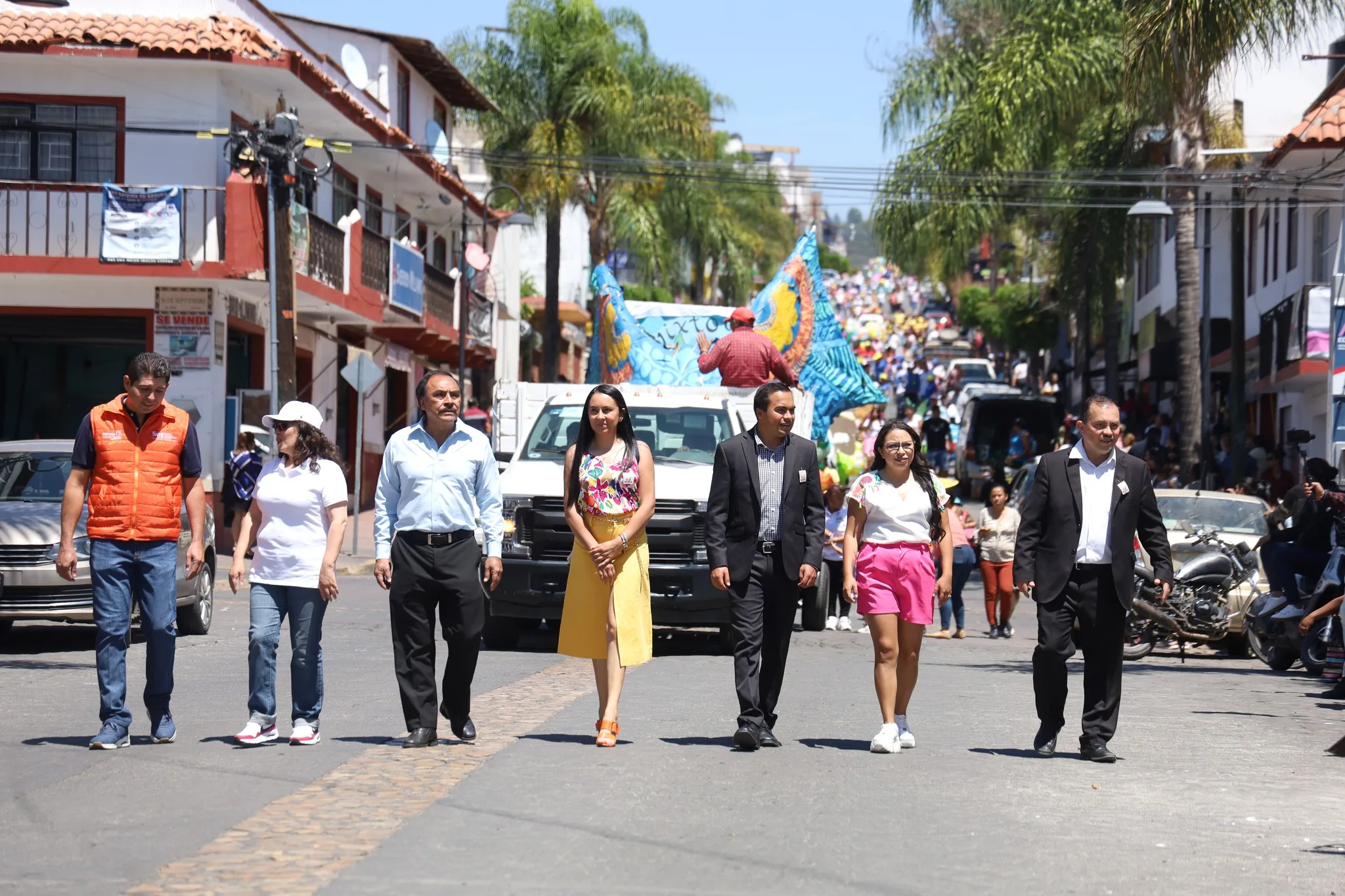 ¡Que viva la primavera Esta manana se realizo un desfile jpg