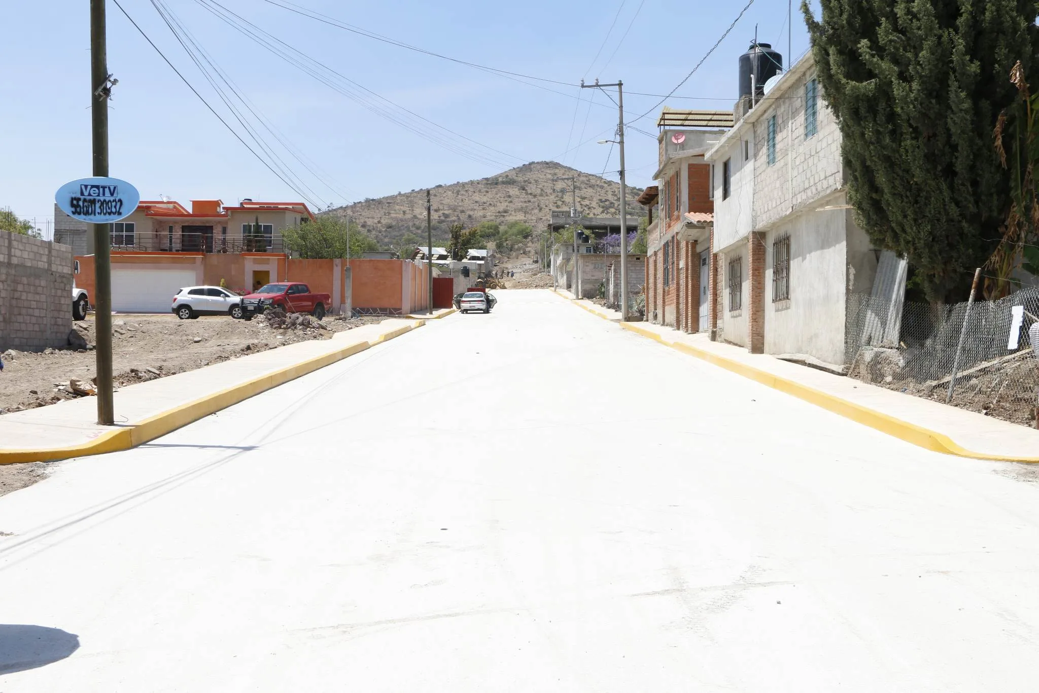 1680378553 Entrega de la obra Pavimentacion con asfalto calle Ninos Heroes jpg