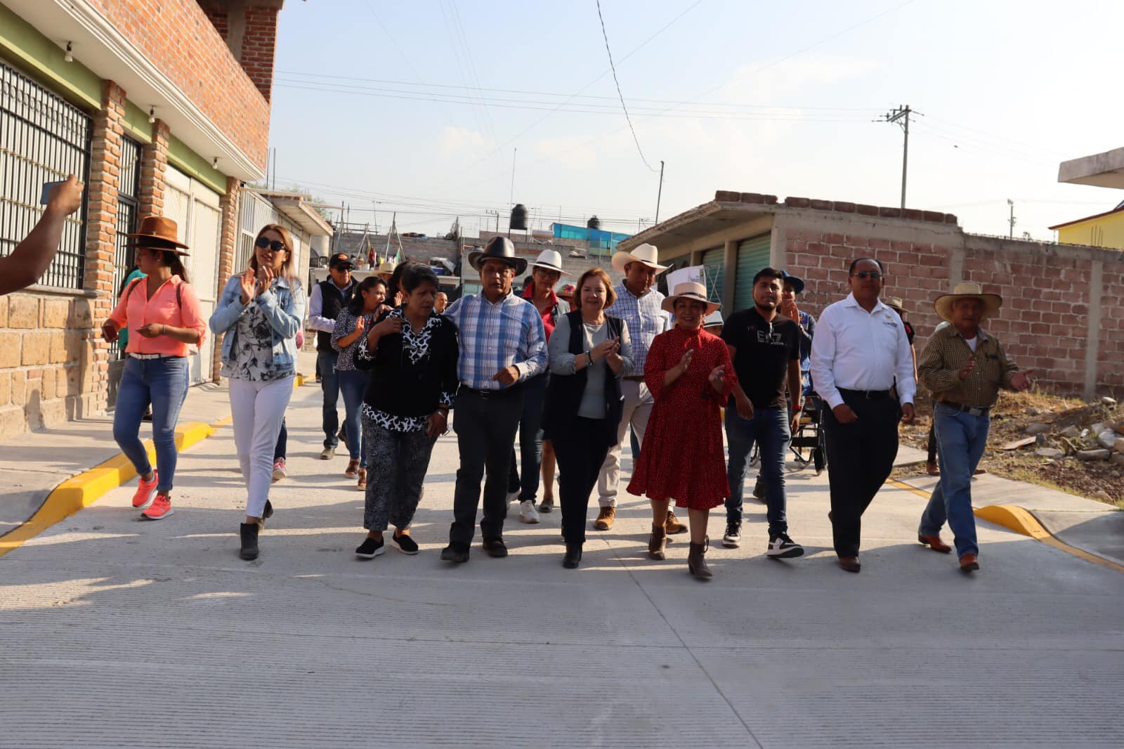 1680378625 172 Inauguracion de obra calle Amapolas Con la finalidad de brindar