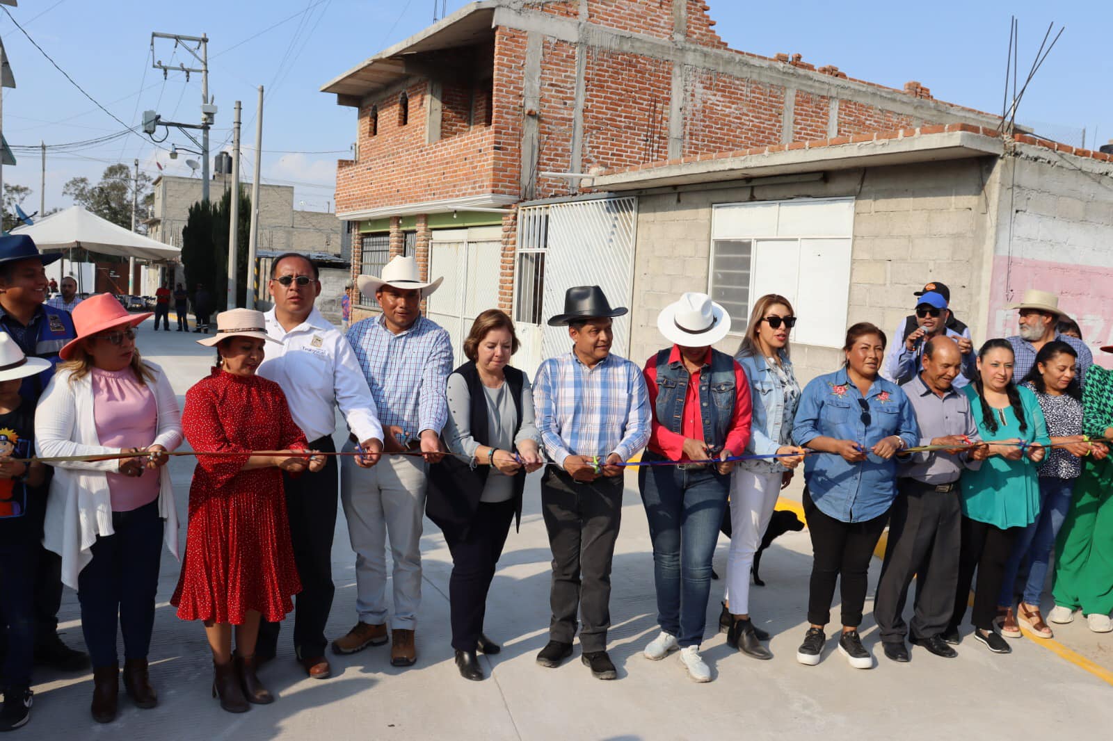 1680378672 Inauguracion de obra calle Amapolas Con la finalidad de brindar