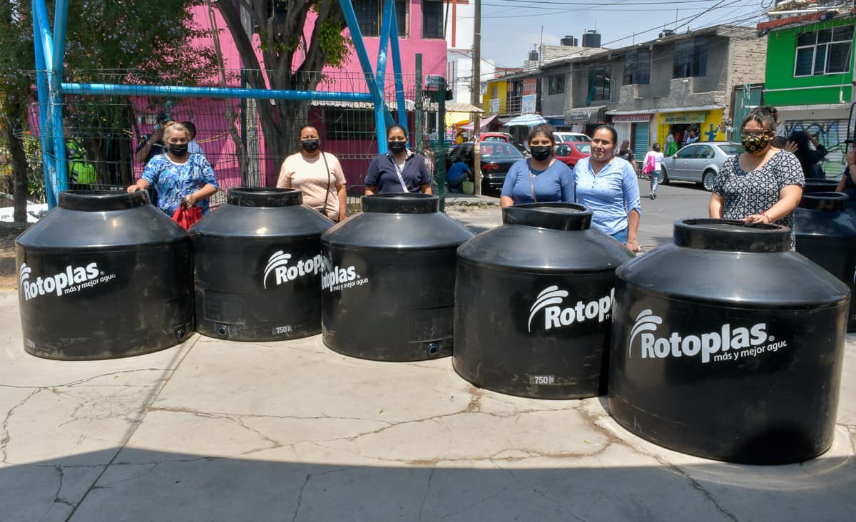 1680381373 565 Continua la entrega de tinacos a familias que no cuentan