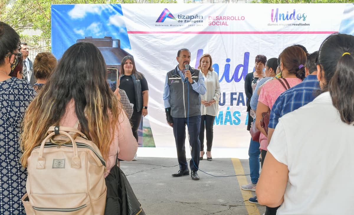 1680381377 95 Continua la entrega de tinacos a familias que no cuentan