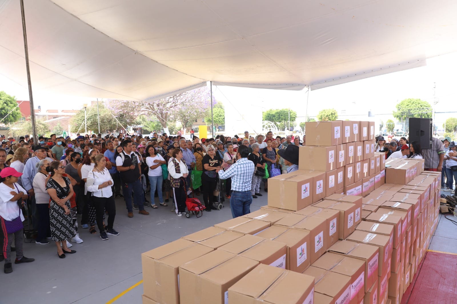 1680439284 416 Durante la entrega de apoyos alimentarios del programa Ciudadanos a