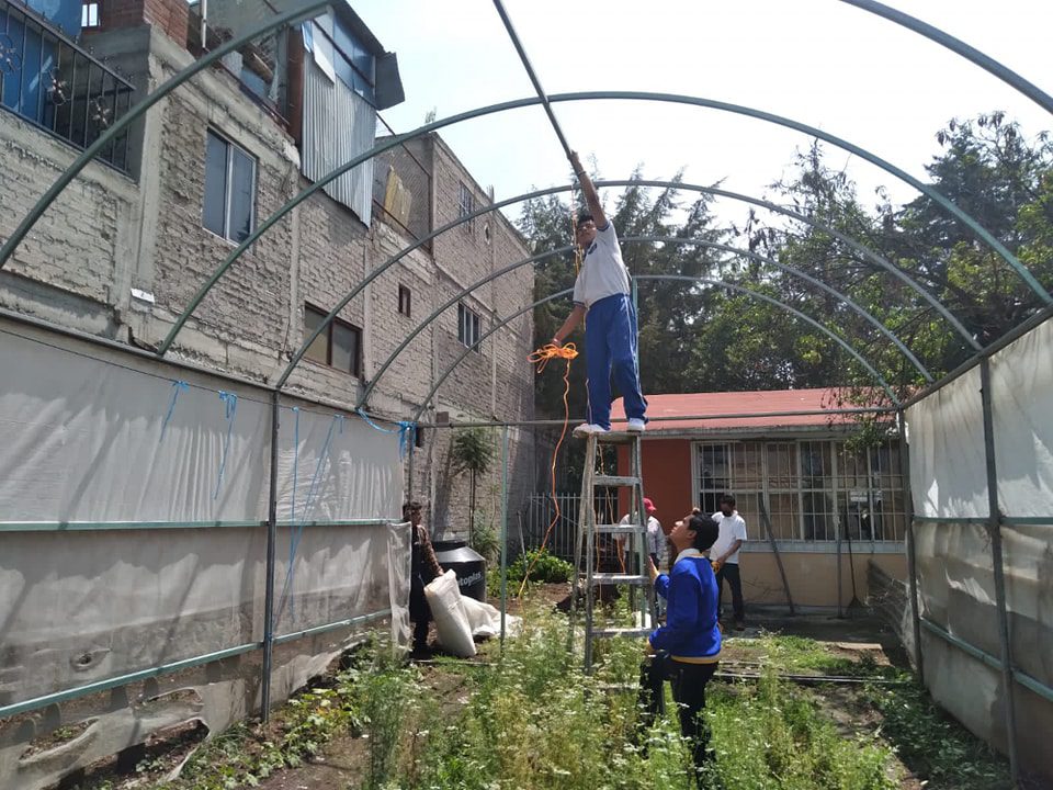 1680444493 372 Adaptando instalaciones para huerto escolar en la Telesecundaria Quetzalcoatl