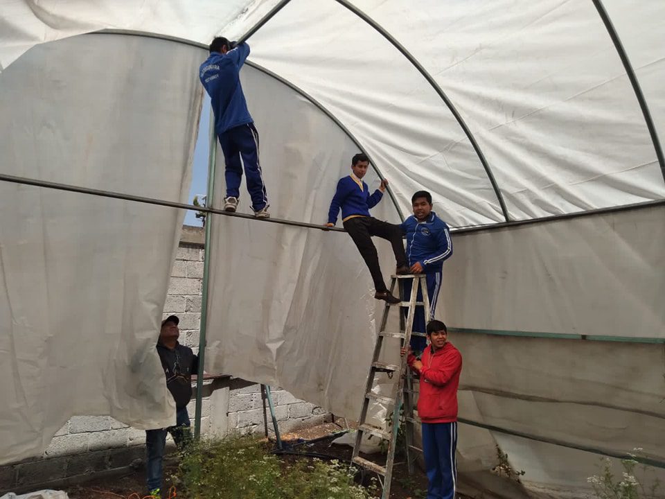 1680444498 908 Adaptando instalaciones para huerto escolar en la Telesecundaria Quetzalcoatl