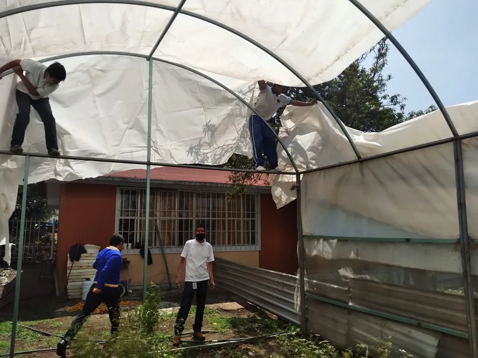 1680444550 Adaptando instalaciones para huerto escolar en la Telesecundaria Quetzalcoatl jpg