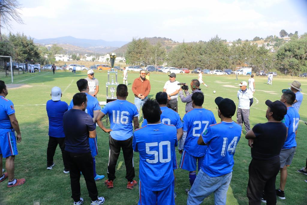 1680450079 244 Premiamos al Deportivo Xona tras conquistar la Liga de Veteranos