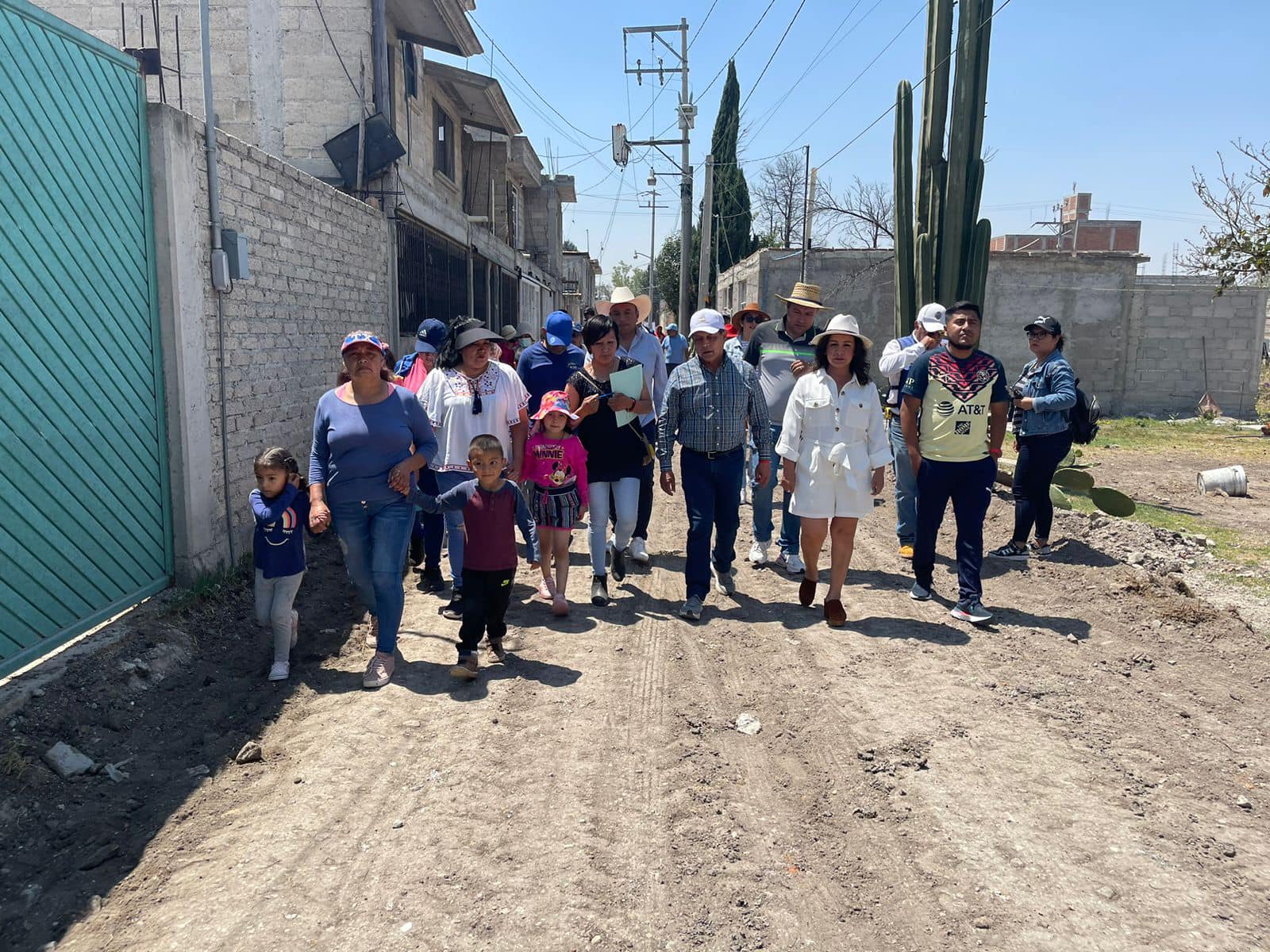 1680452058 484 Inauguracion de drenaje en cerrada del Rosal El dia de