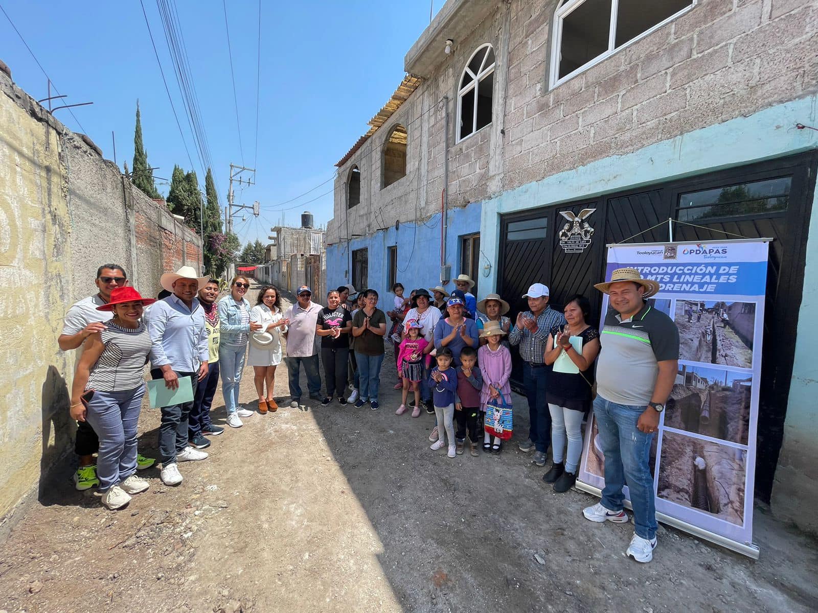 1680452062 289 Inauguracion de drenaje en cerrada del Rosal El dia de