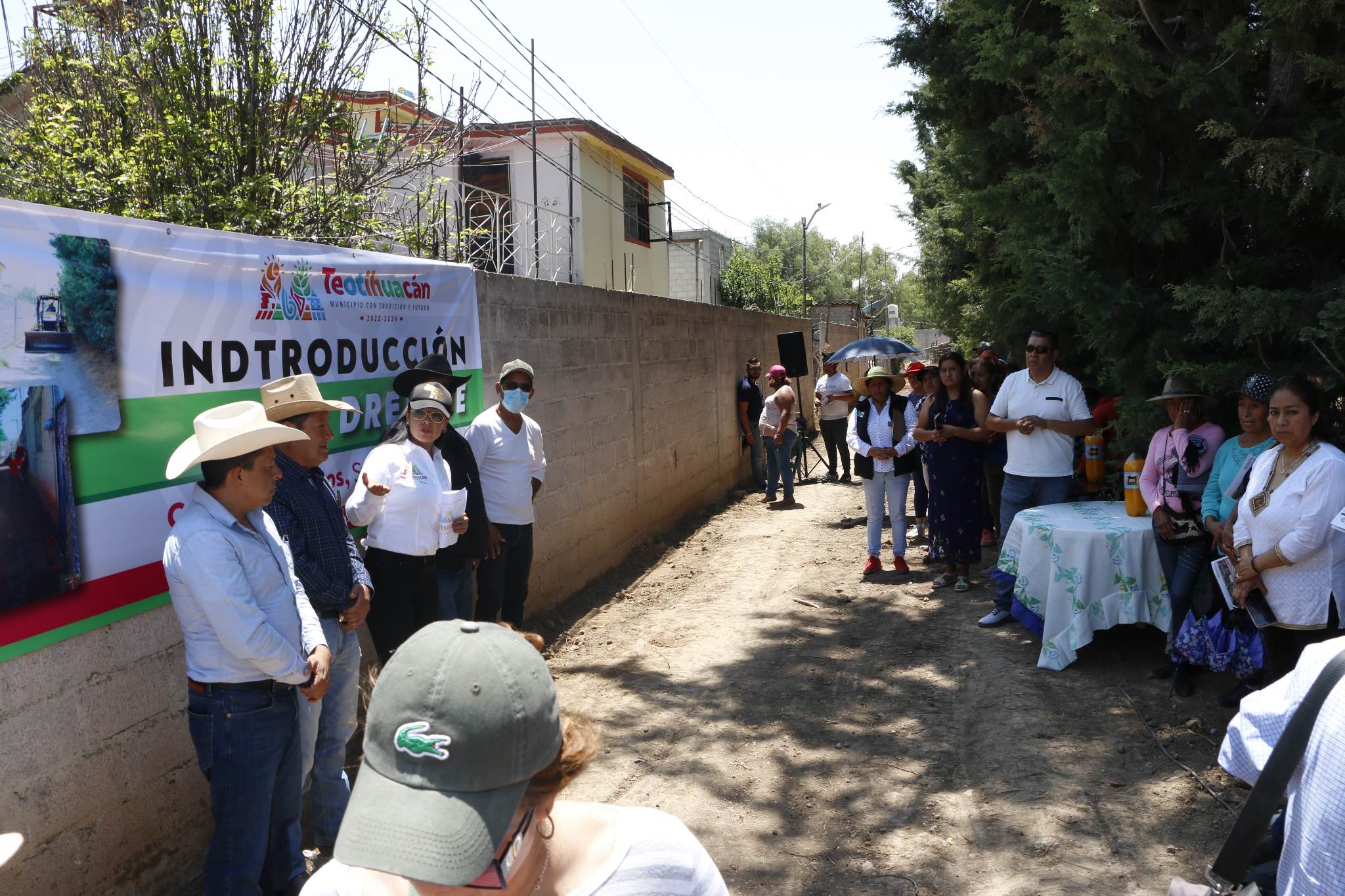 1680466697 934 Entrega de la obra Introduccion de Drenaje Cerrada Los Pinos