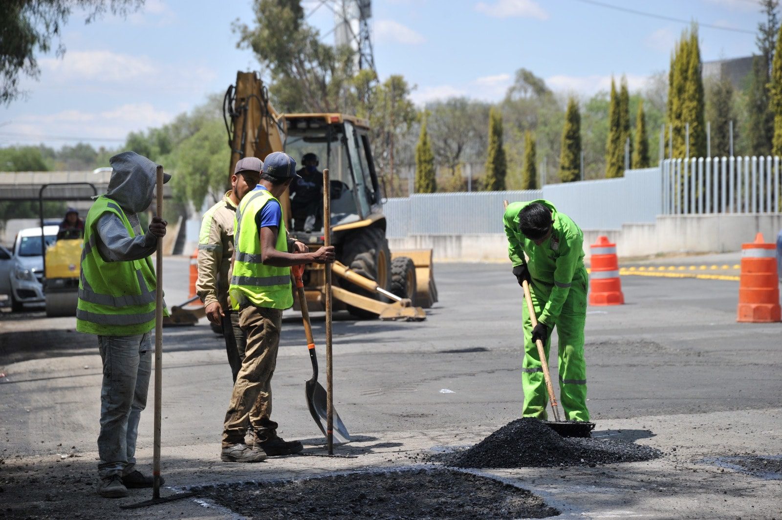 1680470170 1 A traves de la Direccion de Obras Publicas realizamos trabajos