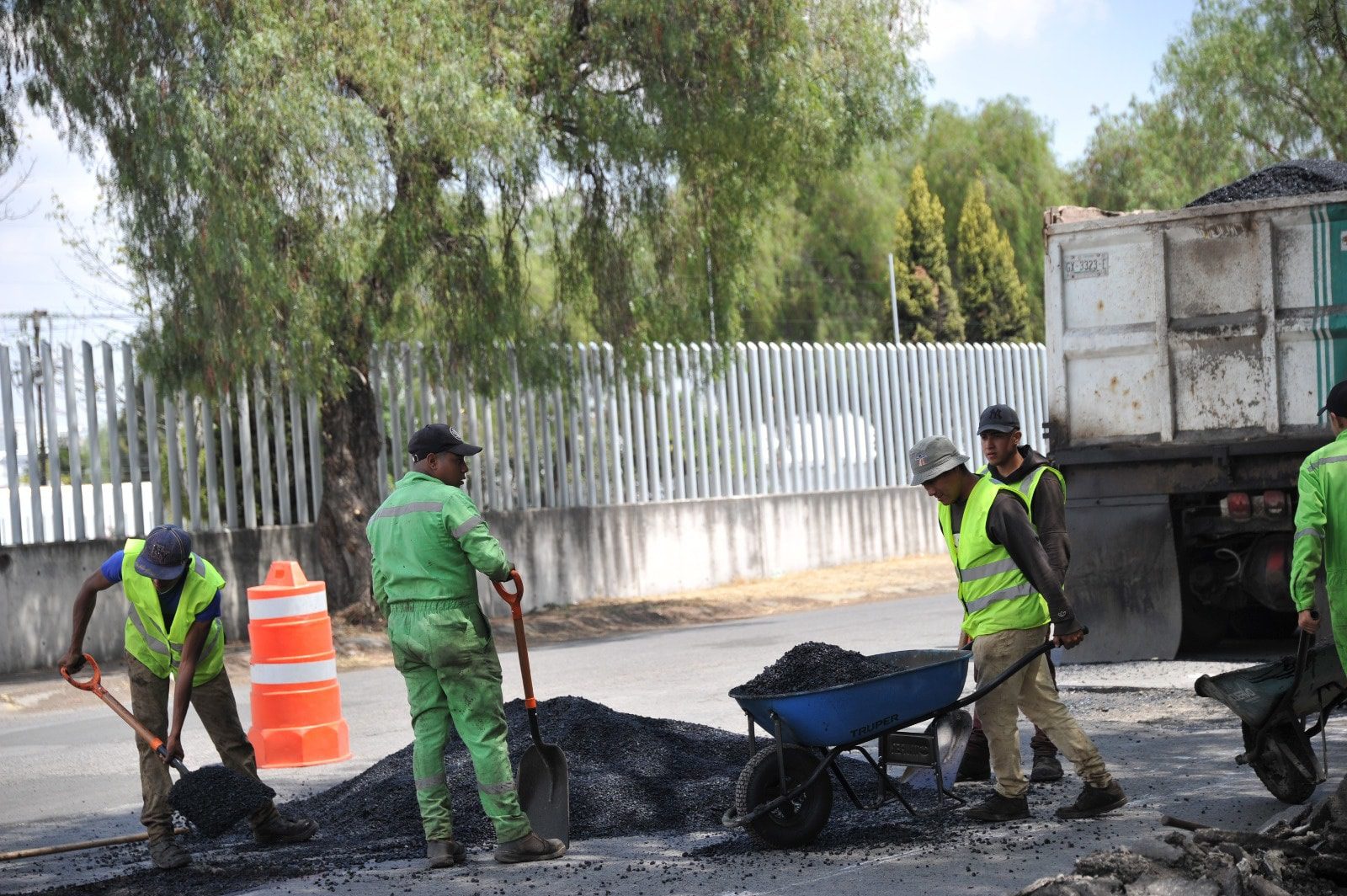 1680470175 382 A traves de la Direccion de Obras Publicas realizamos trabajos