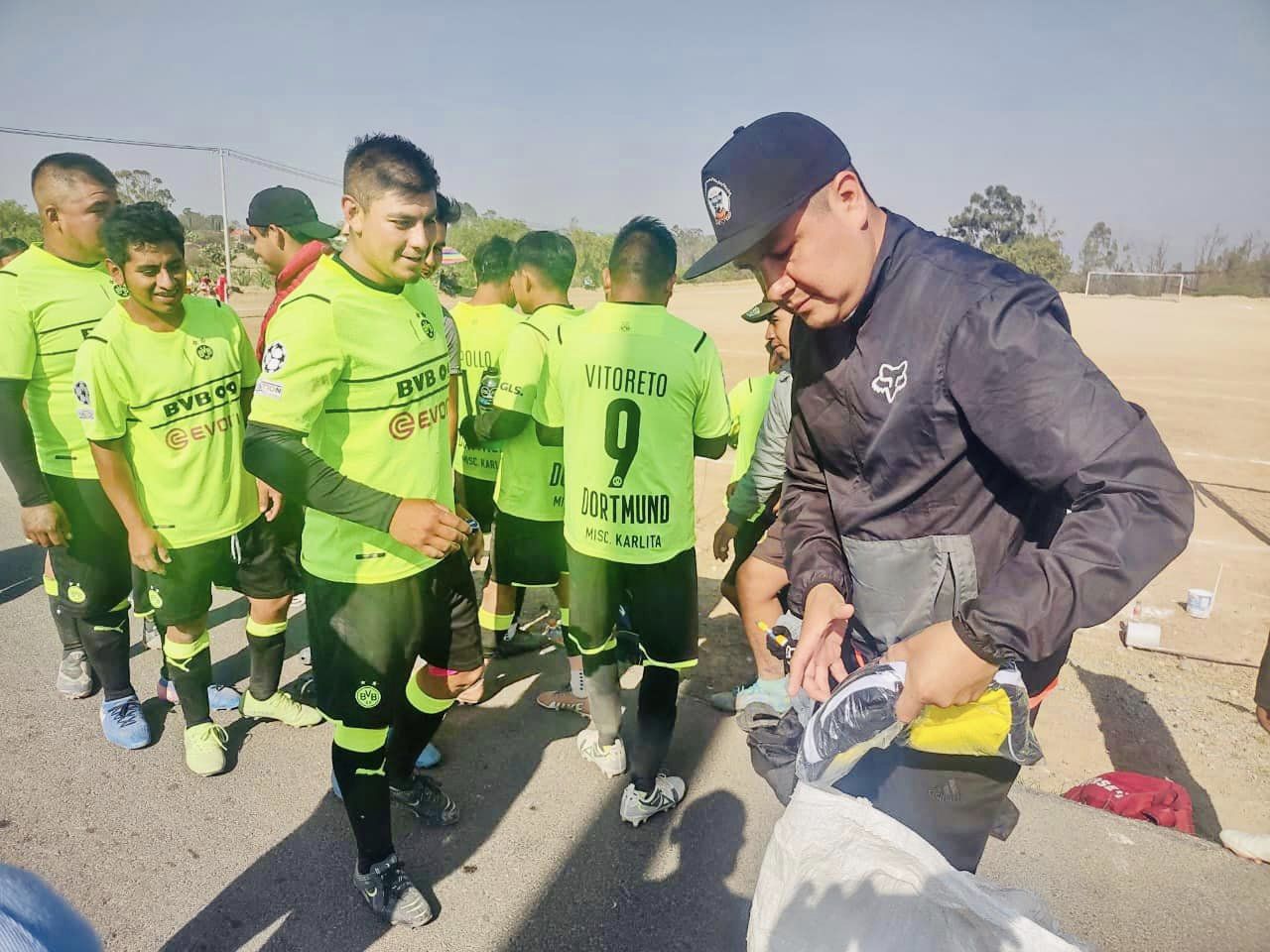 1680473953 880 Entregamos uniformes para el equipo de futbol borussia dortmund de