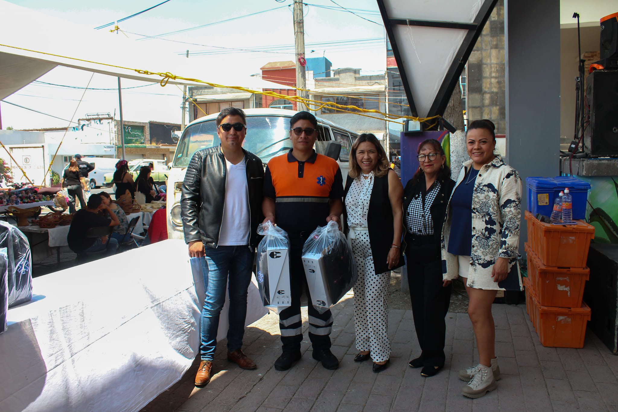 1680477377 40 El dia de hoy se realizo la entrega de uniformes