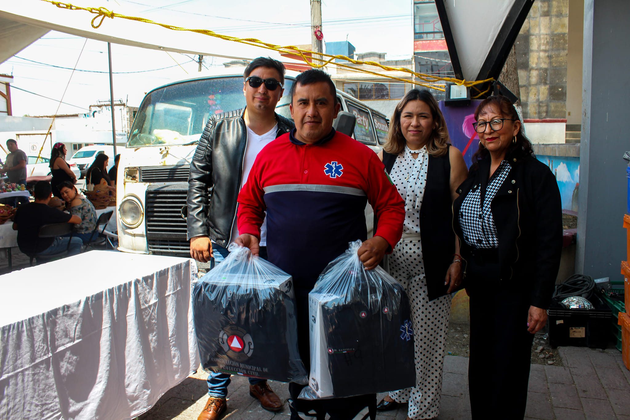 1680477382 806 El dia de hoy se realizo la entrega de uniformes