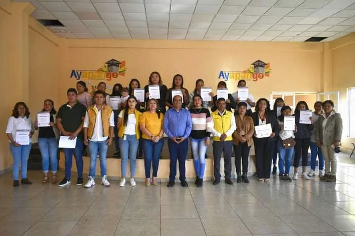 1680794179 ClausuraDeCursos El Gobierno Municipal de Ayapango administracion 2022 2024 a t jpg