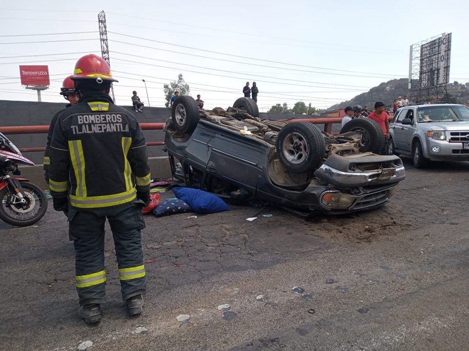 1680816674 697 Bomberos y paramedicos de ProteccionCivil Tlalnepantla y Ecatepec laboran en