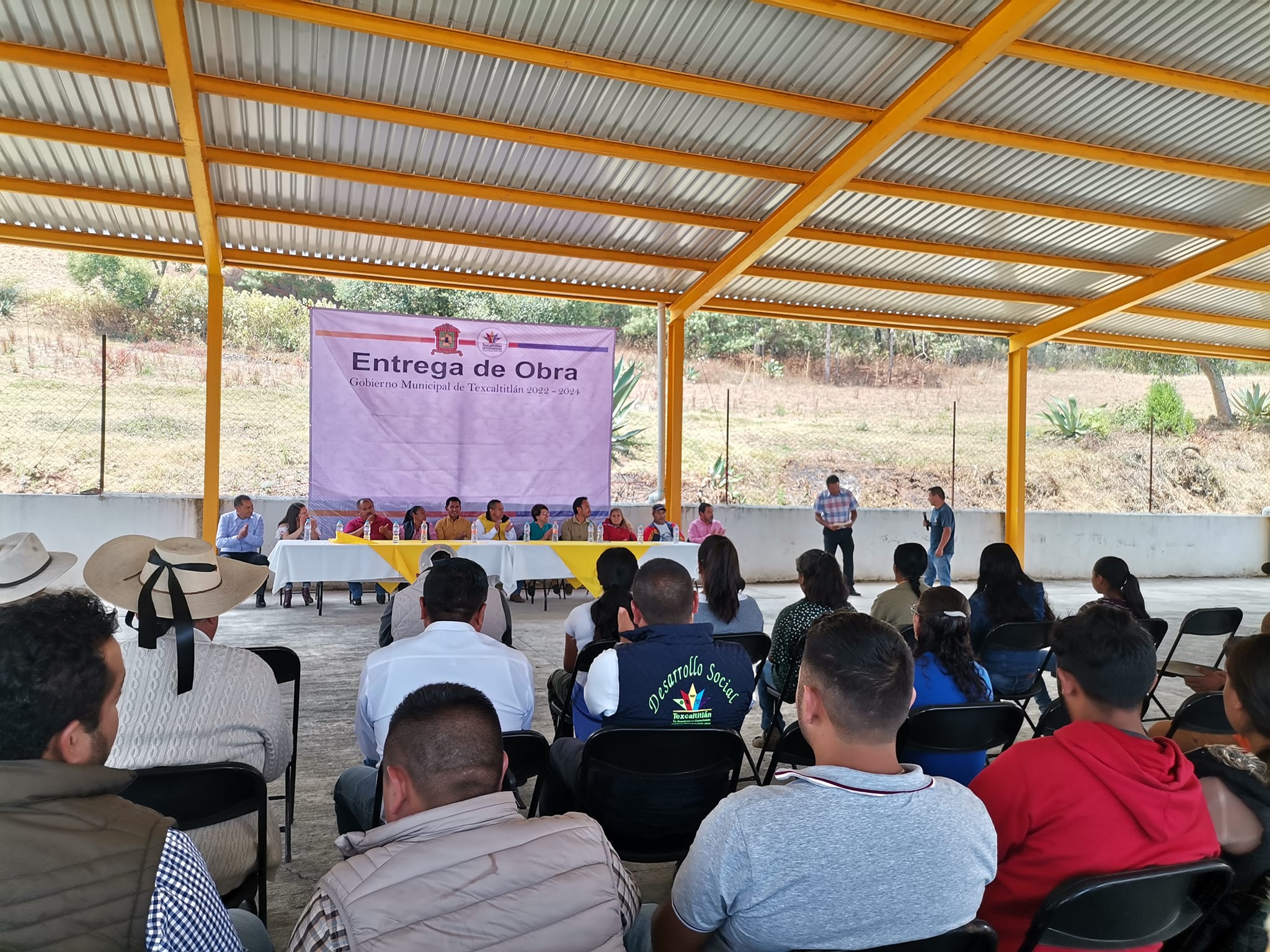 1680894375 358 Javier Lujano Huerta realizo la entrega de la techumbre mas