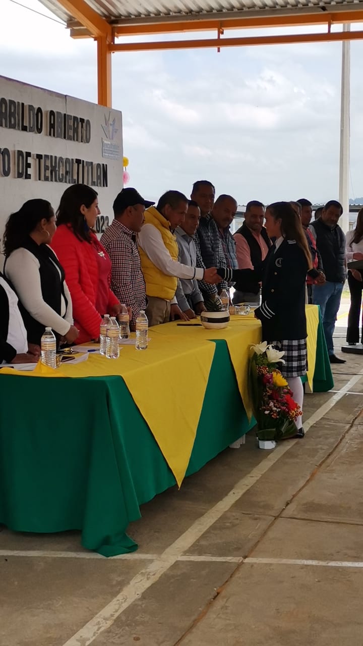 1680909571 819 Javier Lujano Huerta hizo entrega de la Techumbre en la