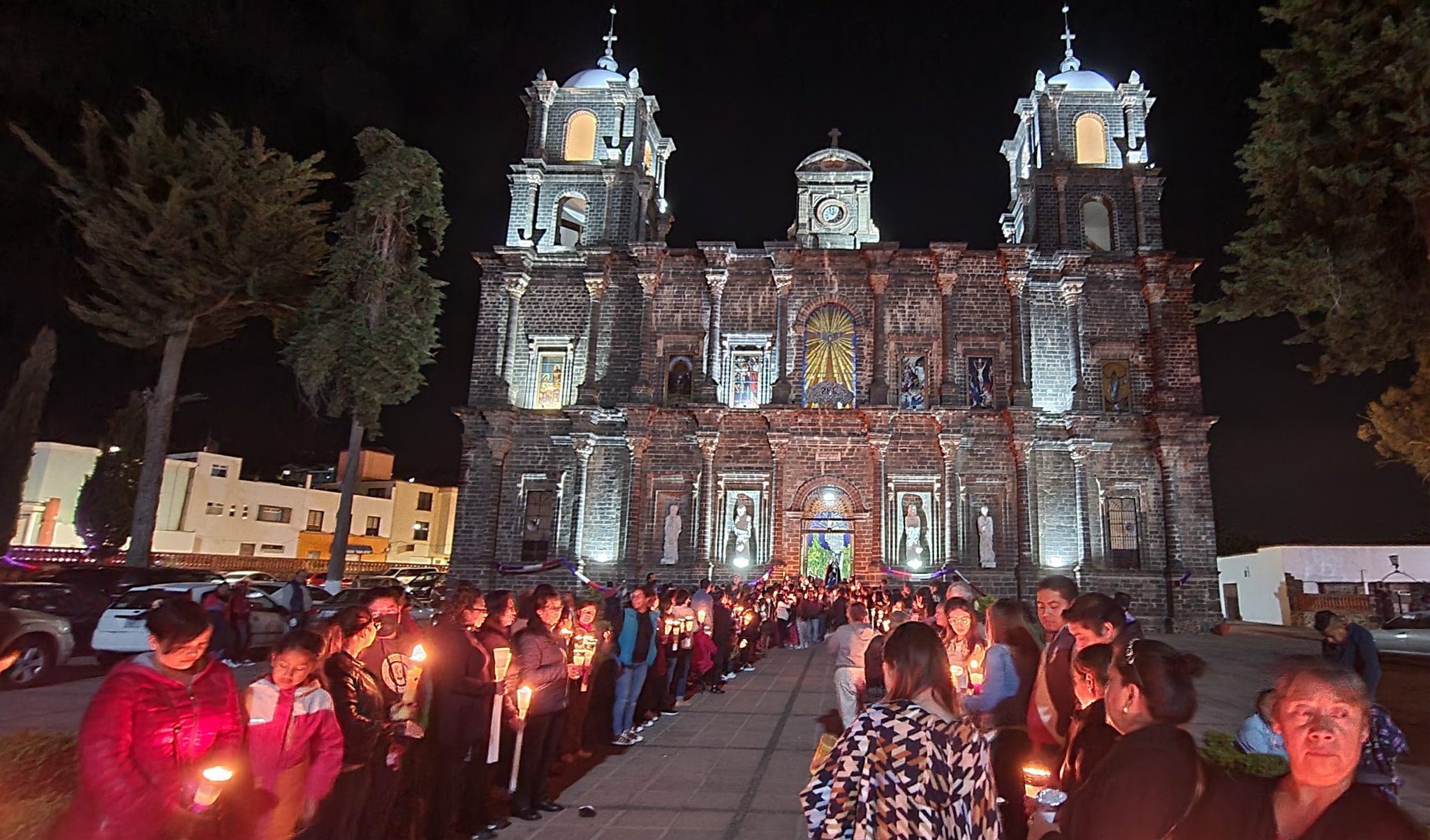 1680956969 77 Jocotitlan vivio esta noche la Procesion del Silencio una arraigada