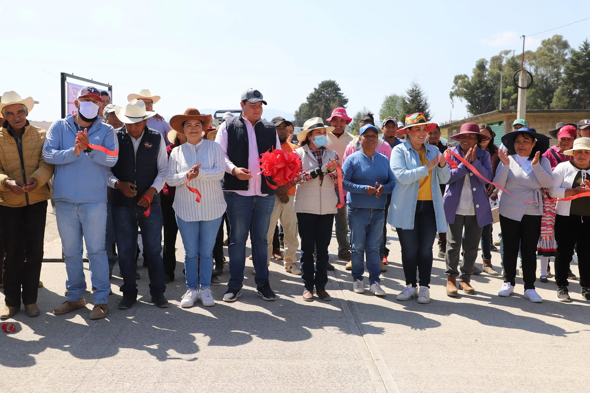 1680959485 Con la inauguracion del encementado del camino a San Luis jpg